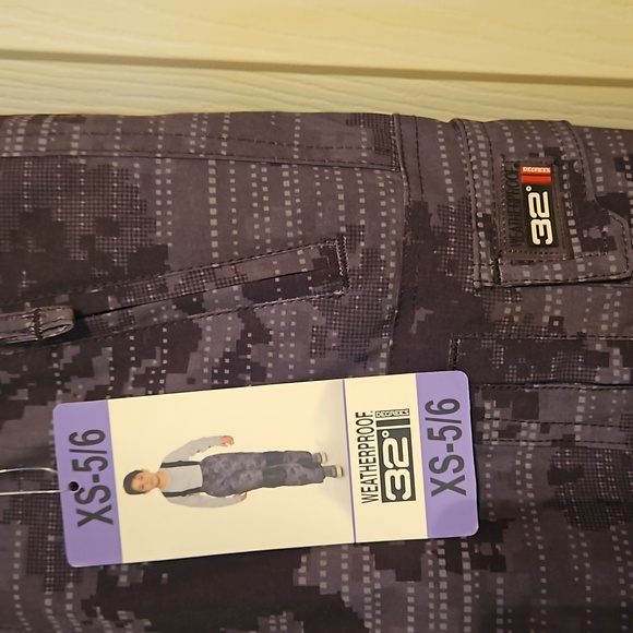 Weatherproof 32 child's size 5/6 snowpants charcoal - Picture 2 of 4